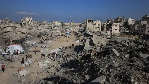 Israeli Tanks Advance into Key Gazan Residential Area