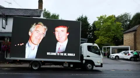 Four Detentions Carried Out Following Trump and Jeffrey Epstein Pictures Displayed on Royal Castle